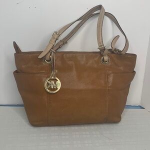 Michael Michael Kors Jet Set Tote in luggage/Buff